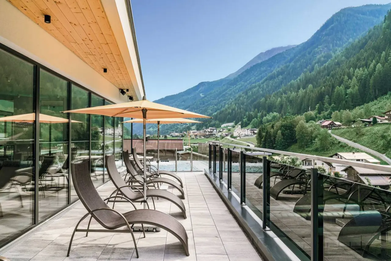 DAS SeeMOUNT - Active Nature Resort in See – Sonnenterrasse mit Bergblick | Wellnesshotel Paznaun