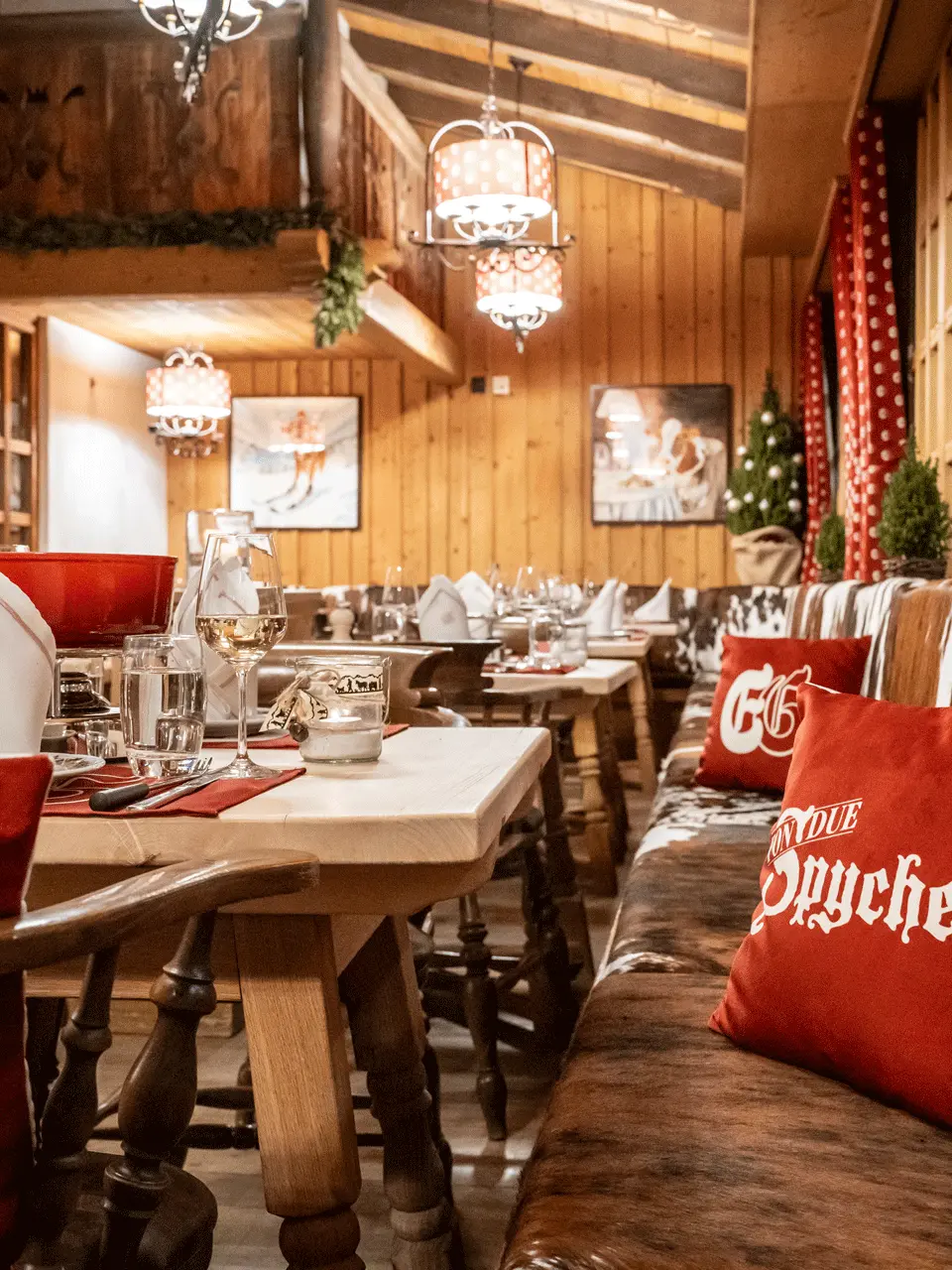 ERMITAGE Wellness- & Spa-Hotel in Gstaad – Gemütliches Restaurant im alpinen Stil | Wellnesshotel Berner Oberland