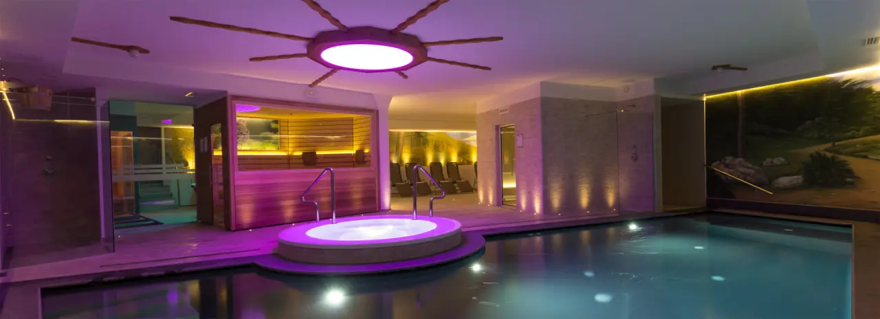 Hotel Santa Maria Swimming & Wellness in Pejo – Moderner Innenpool mit Whirlpool und Saunabereich | Wellnesshotel Trentino