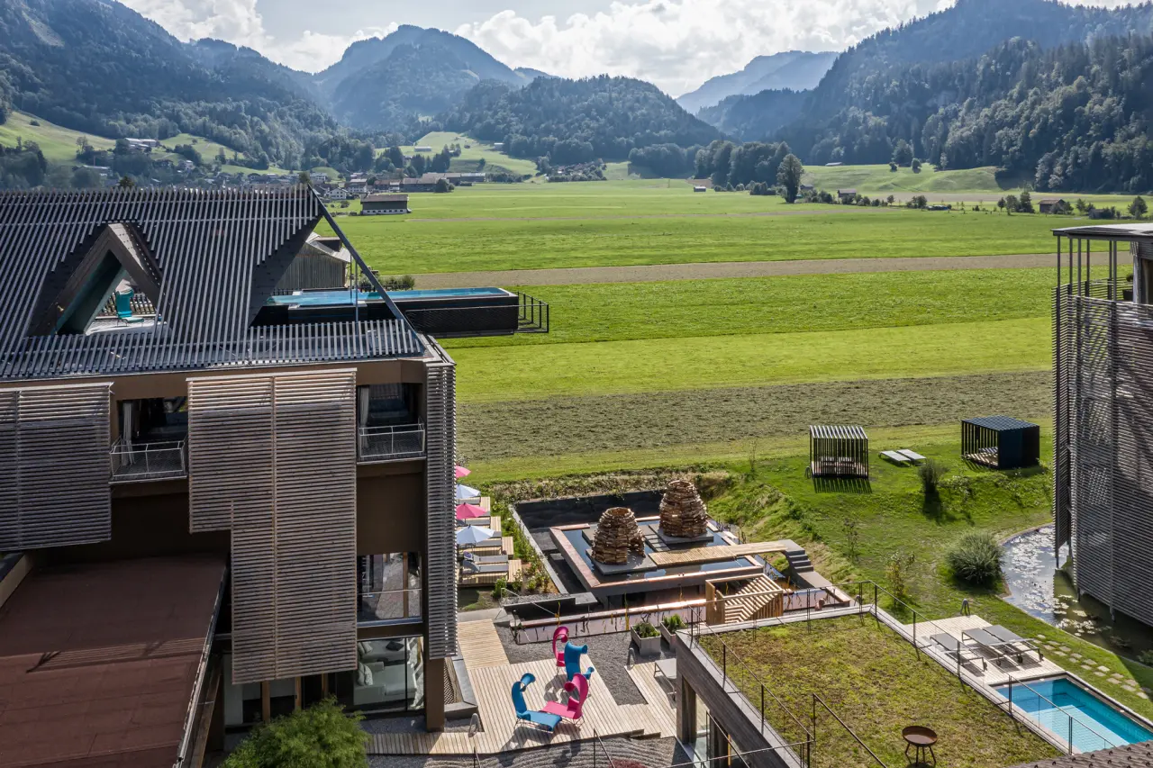 GAMS zu zweit in Bezau – Hotelanlage mit Dachpool und Bergpanorama | Wellnesshotel Vorarlberg