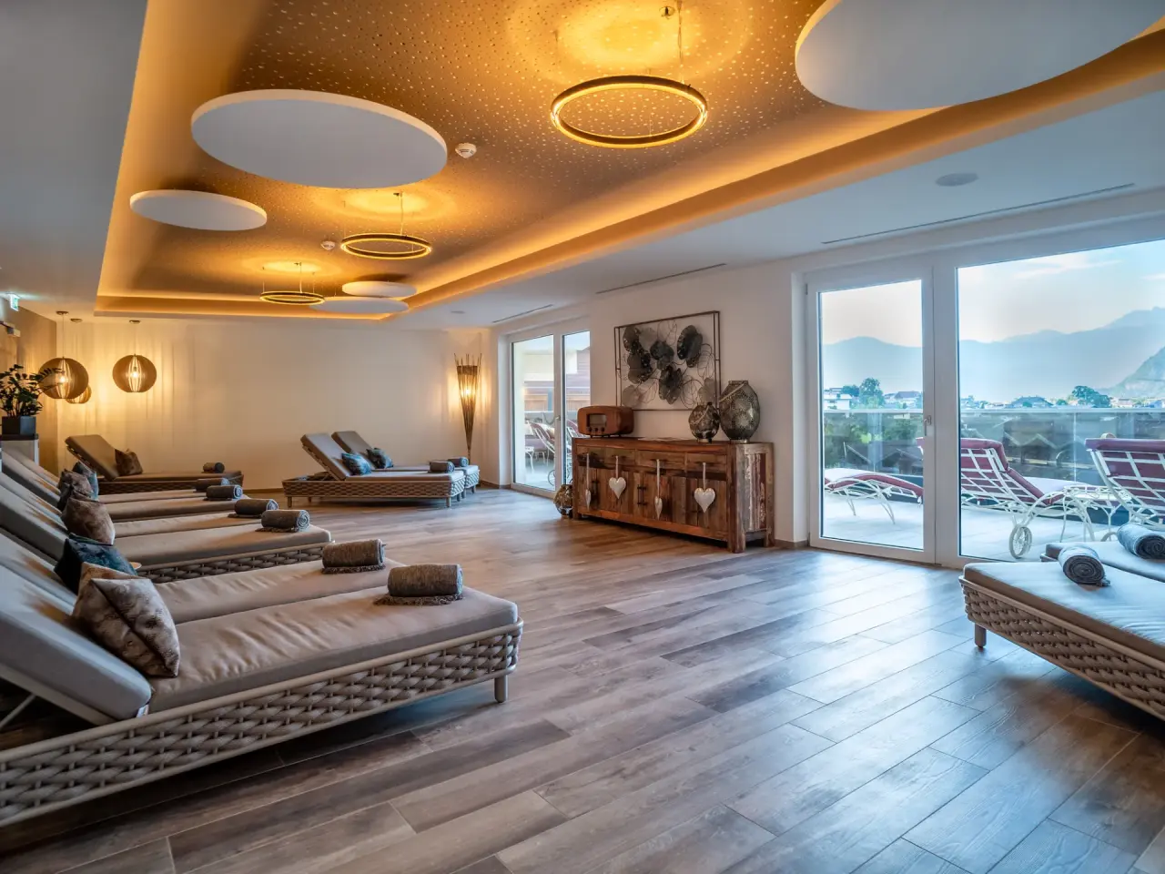 Hotel Vier Jahreszeiten in Maurach am Achensee – Entspannungsraum mit Bergblick | Wellnesshotel Achensee
