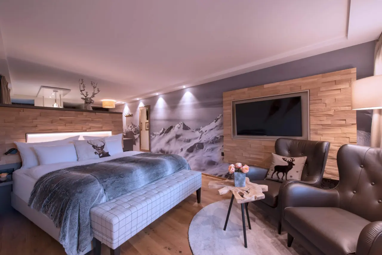 La Val Hotel & Spa in Brigels – Komfortables Doppelzimmer im alpinen Stil | Wellnesshotel Graubünden