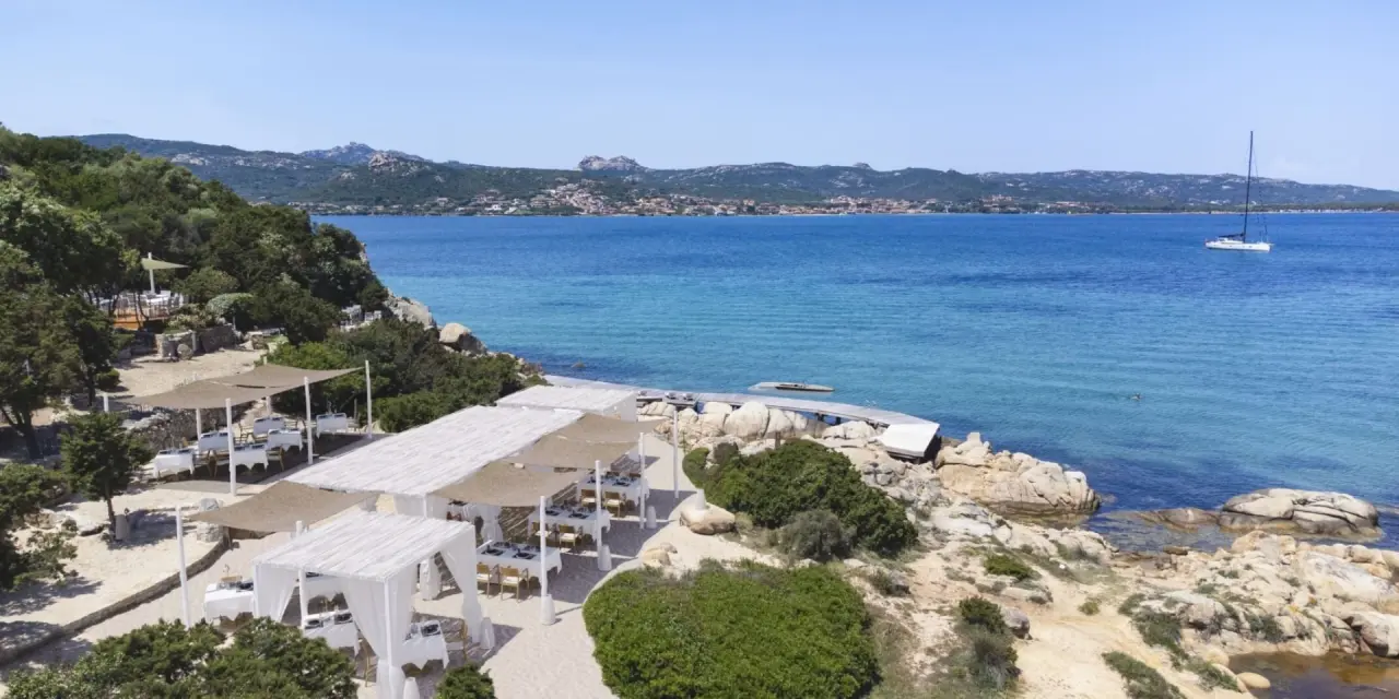 L'Ea Bianca Luxury Resort in Monte Argentario – Panorama mit Pool und Meerblick bei Sonnenuntergang | Wellnesshotel Toskana