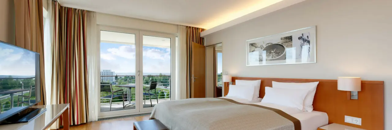 ATLANTIC Hotel Wilhelmshaven in Wilhelmshaven – Modernes Doppelzimmer mit Balkon und Ausblick | Wellnesshotel Nordsee