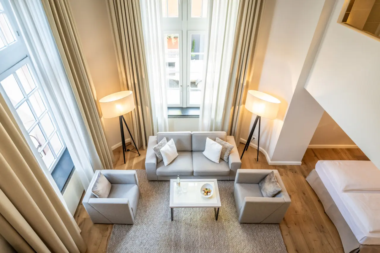 Moselschlösschen Spa & Resort in Traben-Trarbach – Geräumige Suite mit modernem Wohnbereich | Wellnesshotel Mosel