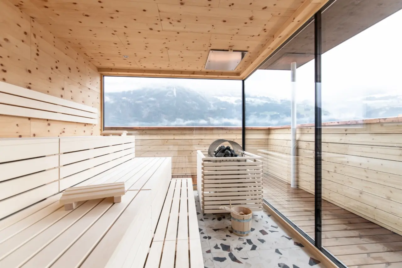 Mari Pop Hotel Zillertal in Ried im Zillertal – Panorama-Sauna mit Bergblick | Wellnesshotel Zillertal