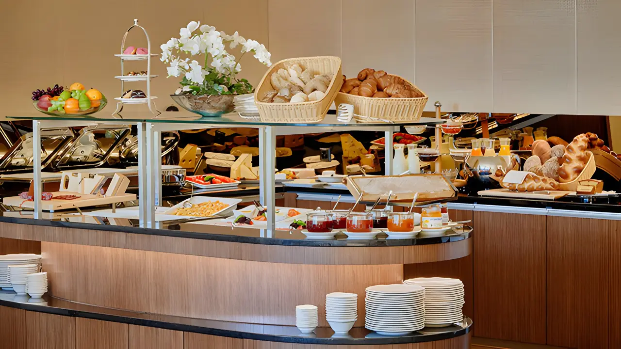 Hotel Eden Spiez in Spiez – Reichhaltiges Frühstücksbuffet mit frischen Speisen | Wellnesshotel Berner Oberland