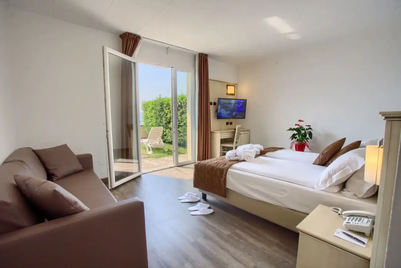 Hotel Le Balze Aktiv&Wellness in Tremosine sul Garda – Geräumiges Hotelzimmer mit Seeblick | Wellnesshotel Gardasee