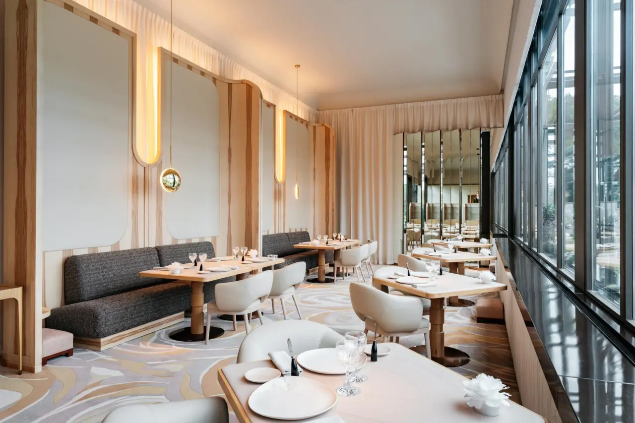 Hotel Beau Rivage Palace in Lausanne – Elegantes Restaurant mit moderner Einrichtung | Wellnesshotel Genfersee