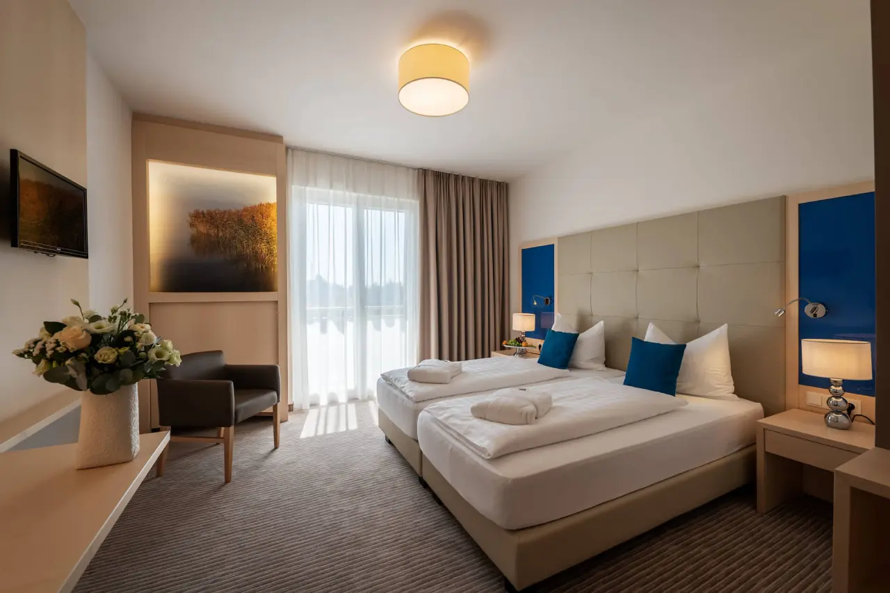 Hotel Wende in Neusiedl am See – Modernes Doppelzimmer mit Balkon | Wellnesshotel Neusiedler See