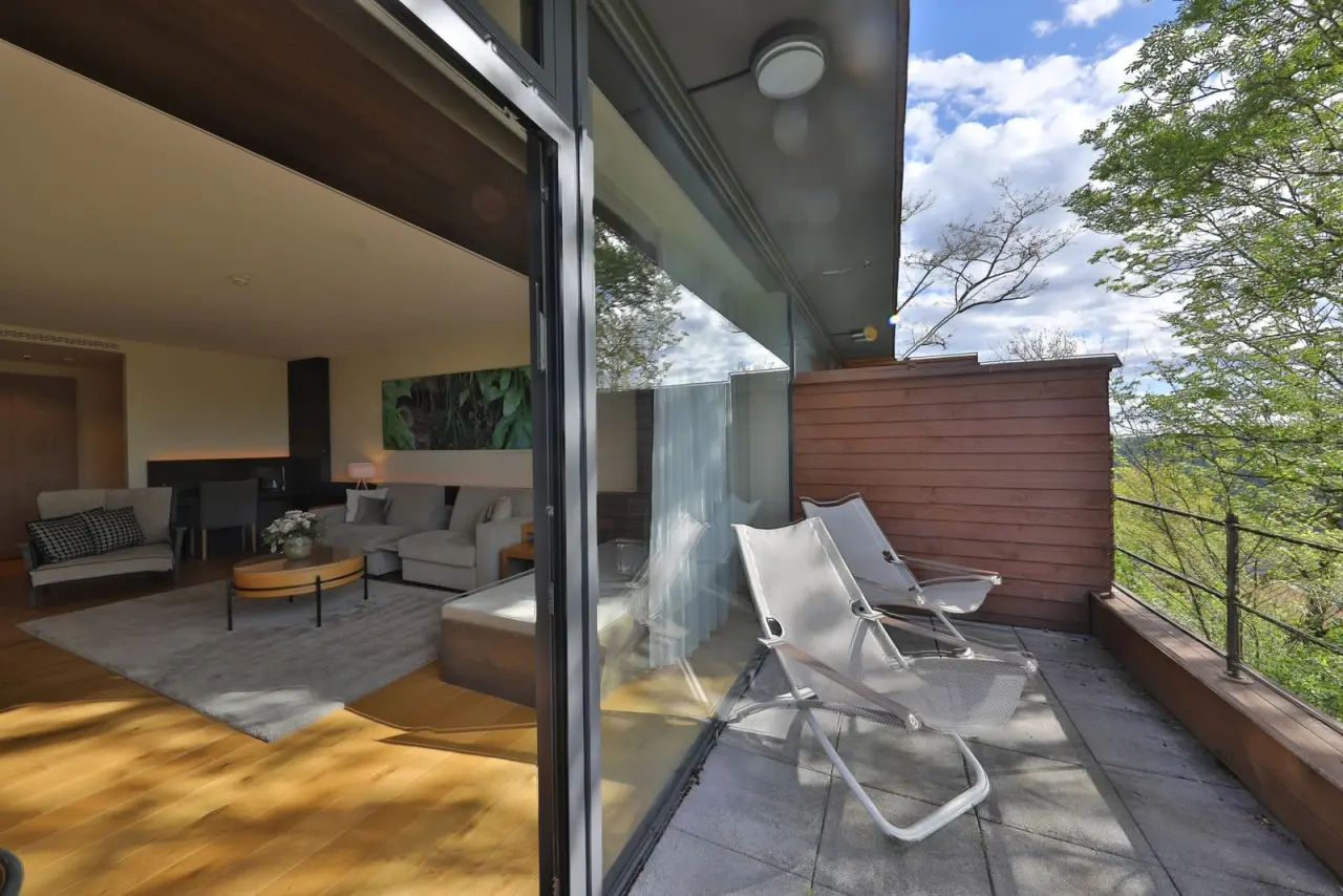 Mawell Resort in Braunsbach-Döttingen – Suite mit Balkon und Blick ins Grüne | Wellnesshotel Hohenlohe