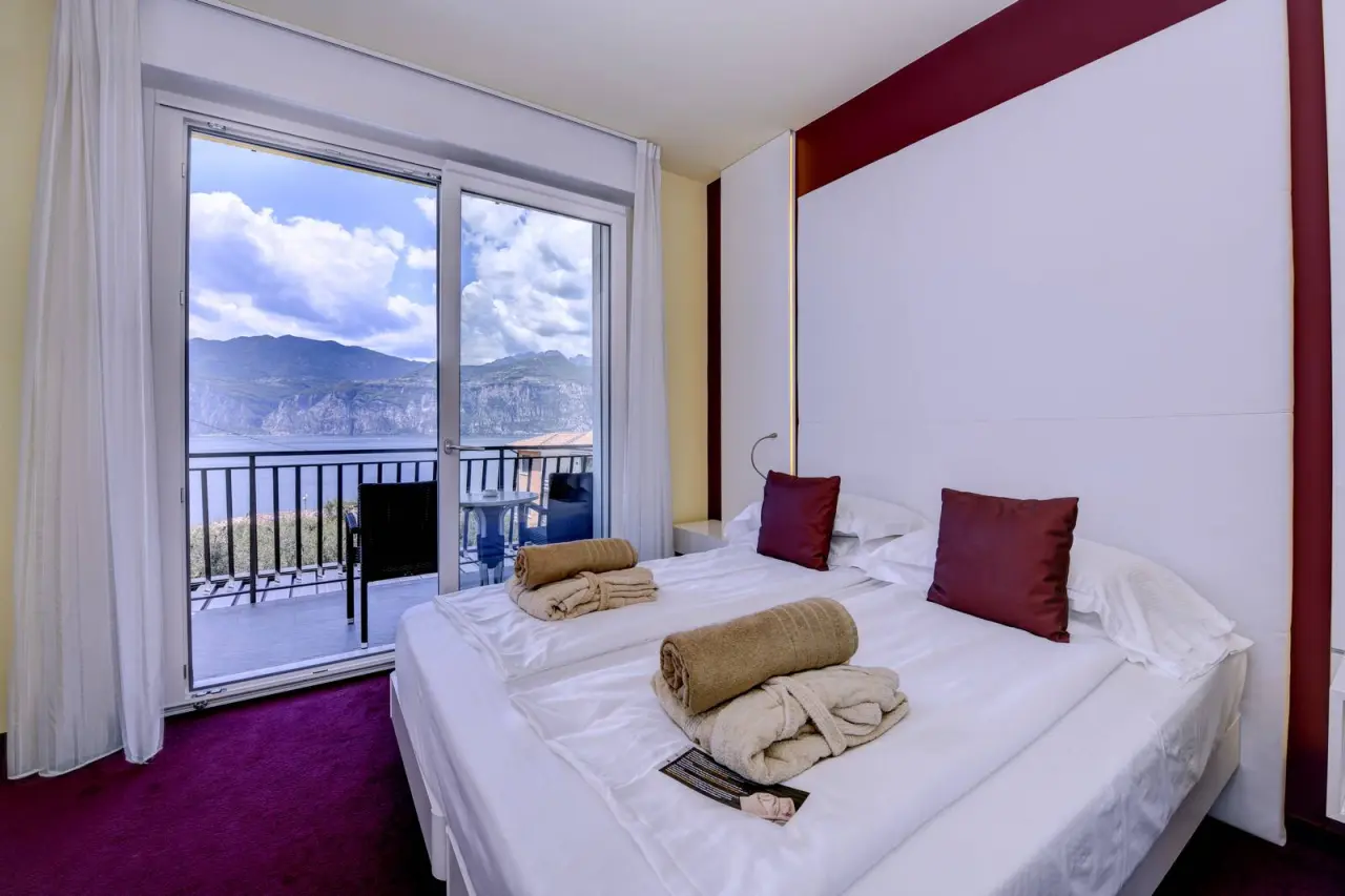 Wellness Hotel Casa Barca in Malcesine – Komfortables Zimmer mit Balkon und Seeblick | Wellnesshotel Gardasee