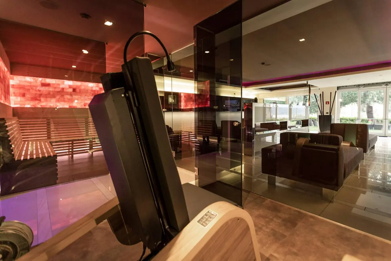 Wellness Hotel Casa Barca in Malcesine – Blick vom Spa-Bereich in die Lounge | Wellnesshotel Gardasee