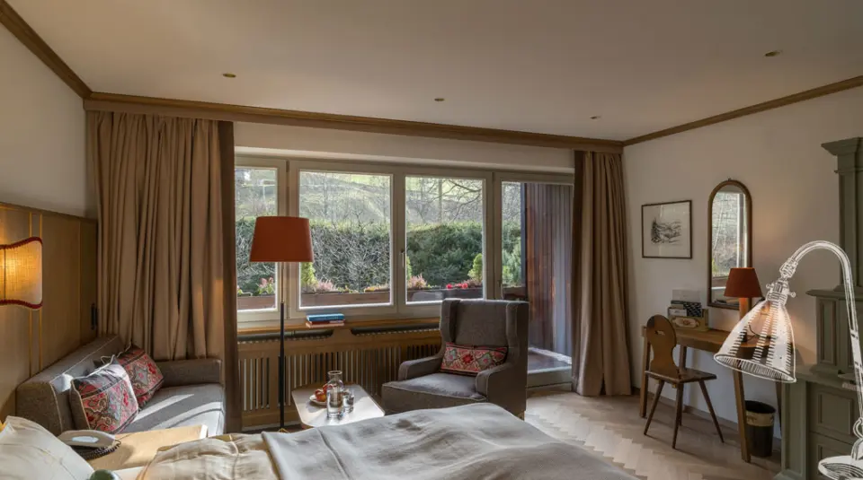 Romantik Hotel Spielweg in Münstertal – Gemütliches Hotelzimmer mit Blick ins Grüne | Wellnesshotel Schwarzwald