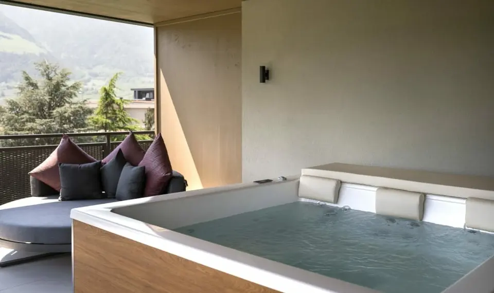 Feldhof DolceVita Resort in Naturns – Suite mit privatem Whirlpool | Wellnesshotel Südtirol