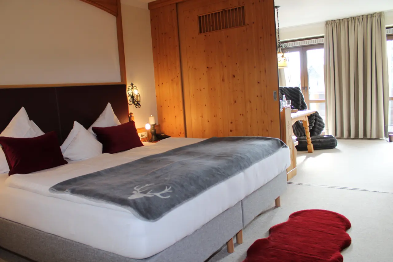 Hotel & Residence Hochriegel in Klingenbrunn – Komfortables Doppelzimmer mit Holzelementen | Wellnesshotel Bayerischer Wald