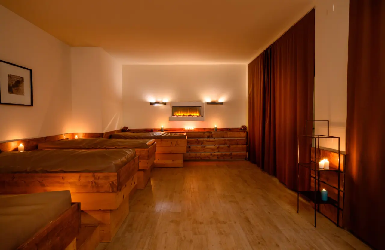Hotel Leonardo in Lazise – Entspannungsraum mit bequemen Liegen und Kerzenlicht | Wellnesshotel Gardasee