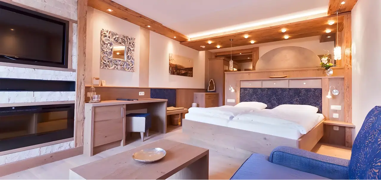 Kristall & Vitalhotel Bergknappenhof in Bodenmais – Komfortables Doppelzimmer mit Holzelementen | Wellnesshotel Bayerischer Wald