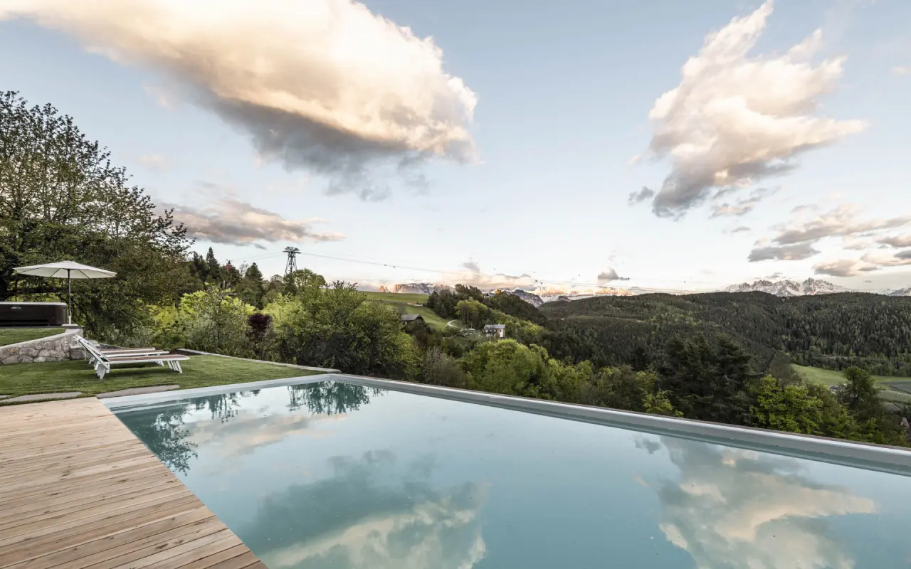 Pippos Mountain Lodge in Oberbozen / Ritten – Infinity-Pool mit Dolomitenblick | Wellnesshotel Südtirol