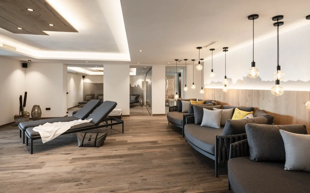 Pippos Mountain Lodge Suites, Dining & Farm in Oberbozen / Ritten – Geräumiger Spa-Ruhebereich | Wellnesshotel Ritten