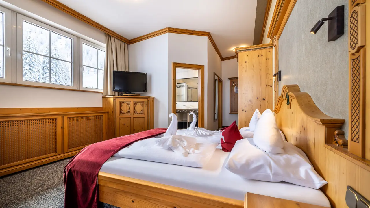 Hotel Alpenrose in Altenmarkt – Gemütliches Doppelzimmer mit Holzelementen | Wellnesshotel Salzburger Land