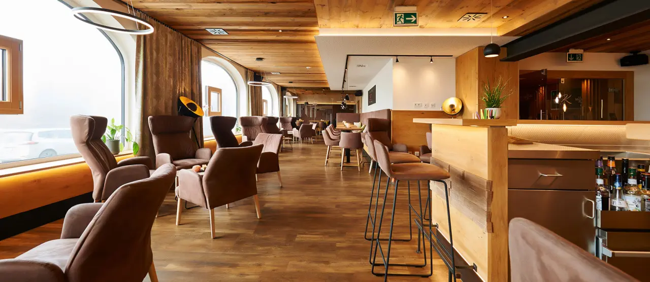 Wellnesshotel Zum Koch in Ortenburg – Gemütliche Hotelbar und Lounge-Bereich | Wellnesshotel Niederbayern