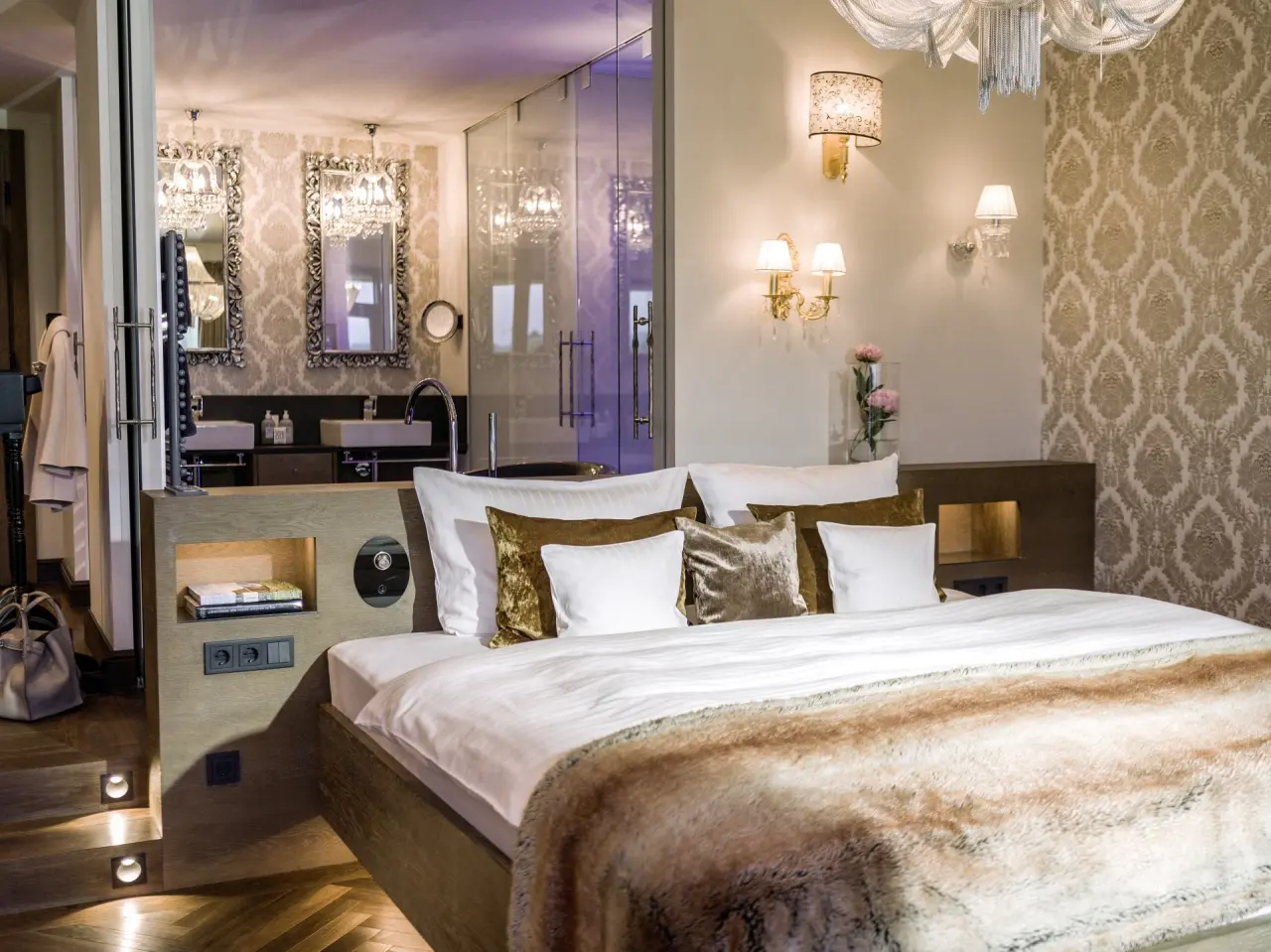 Das König Ludwig Inspiration SPA in Schwangau – Luxuriöses Schlafzimmer mit offenem Badbereich | Wellnesshotel Allgäu