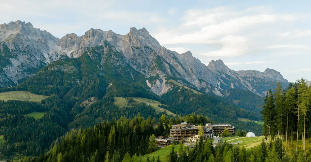 Holzhotel Forsthofalm in Leogang – Hotel mit Panoramablick auf die Gipfel | Wellnesshotel Salzburger Land