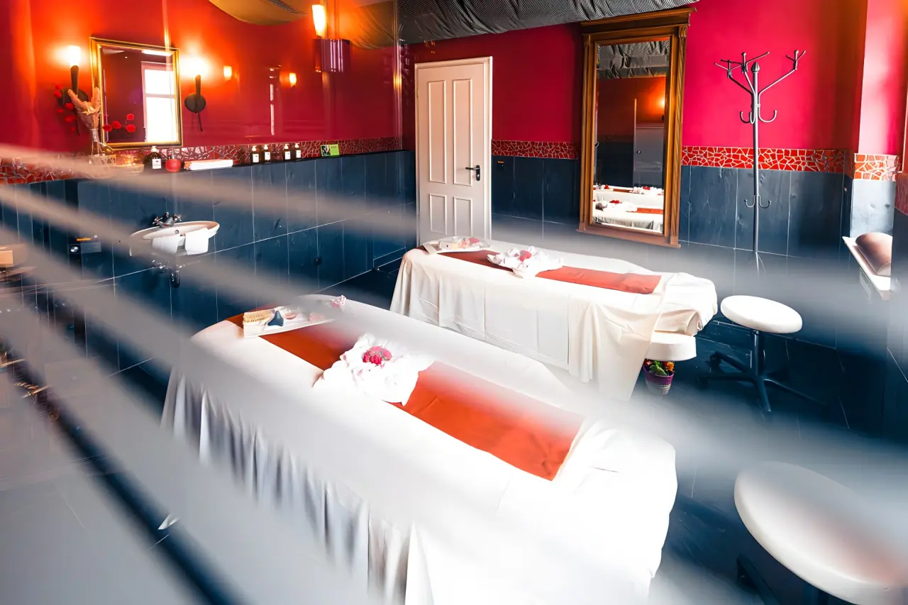 Hotel BEI SCHUMANN in Schirgiswalde - Kirschau – Spa-Behandlungsraum mit zwei Massageliegen | Wellnesshotel Sachsen