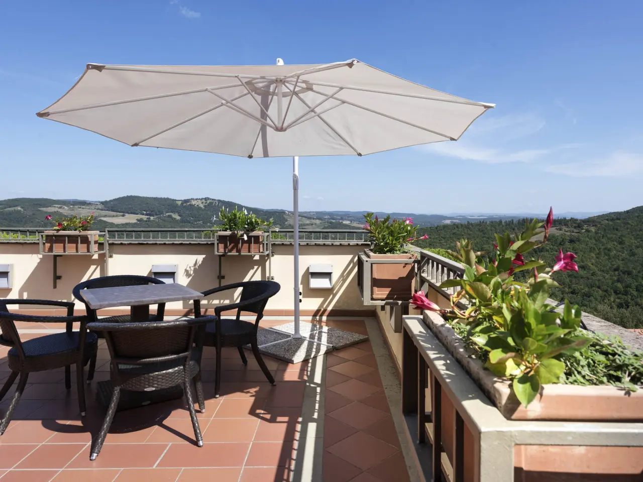 Mercure Petriolo Siena Terme Spa Hotel in Civitella Paganico – Sonnenterrasse mit weitem Ausblick | Wellnesshotel Toskana