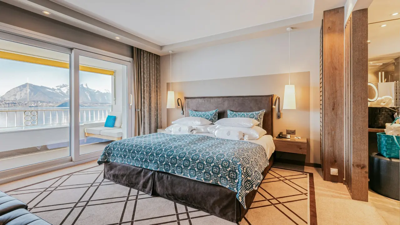 BEATUS Wellness- & Spa-Hotel in Merligen – Geräumiges Doppelzimmer mit Balkon und Seeblick | Wellnesshotel Thunersee