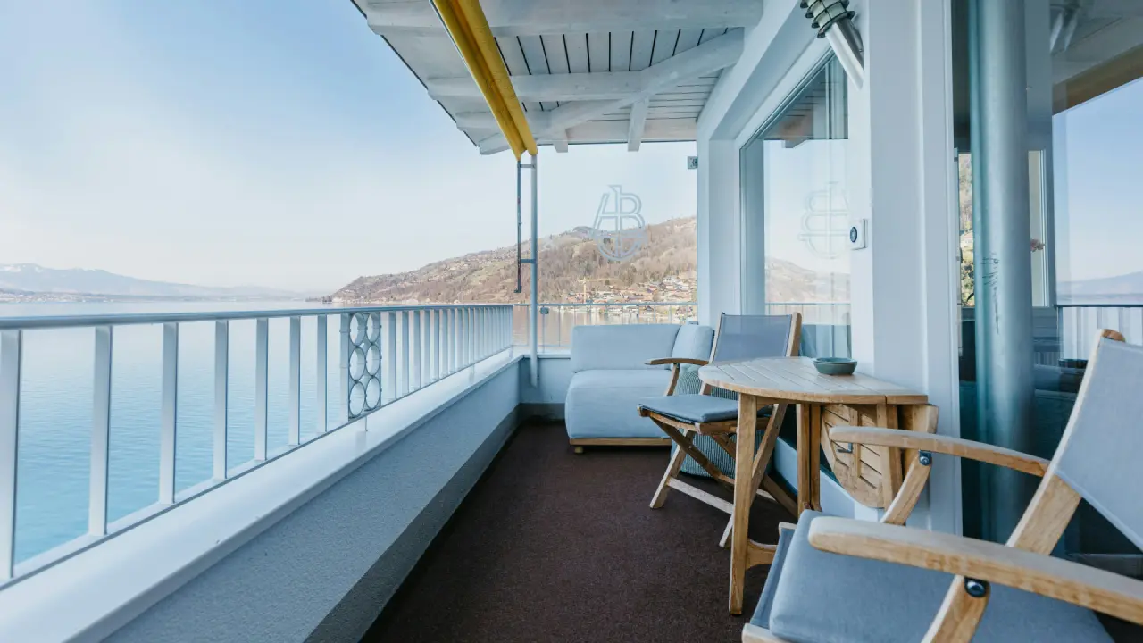 BEATUS Wellness- & Spa-Hotel in Merligen – Balkon mit Panoramablick auf den Thunersee | Wellnesshotel Thunersee