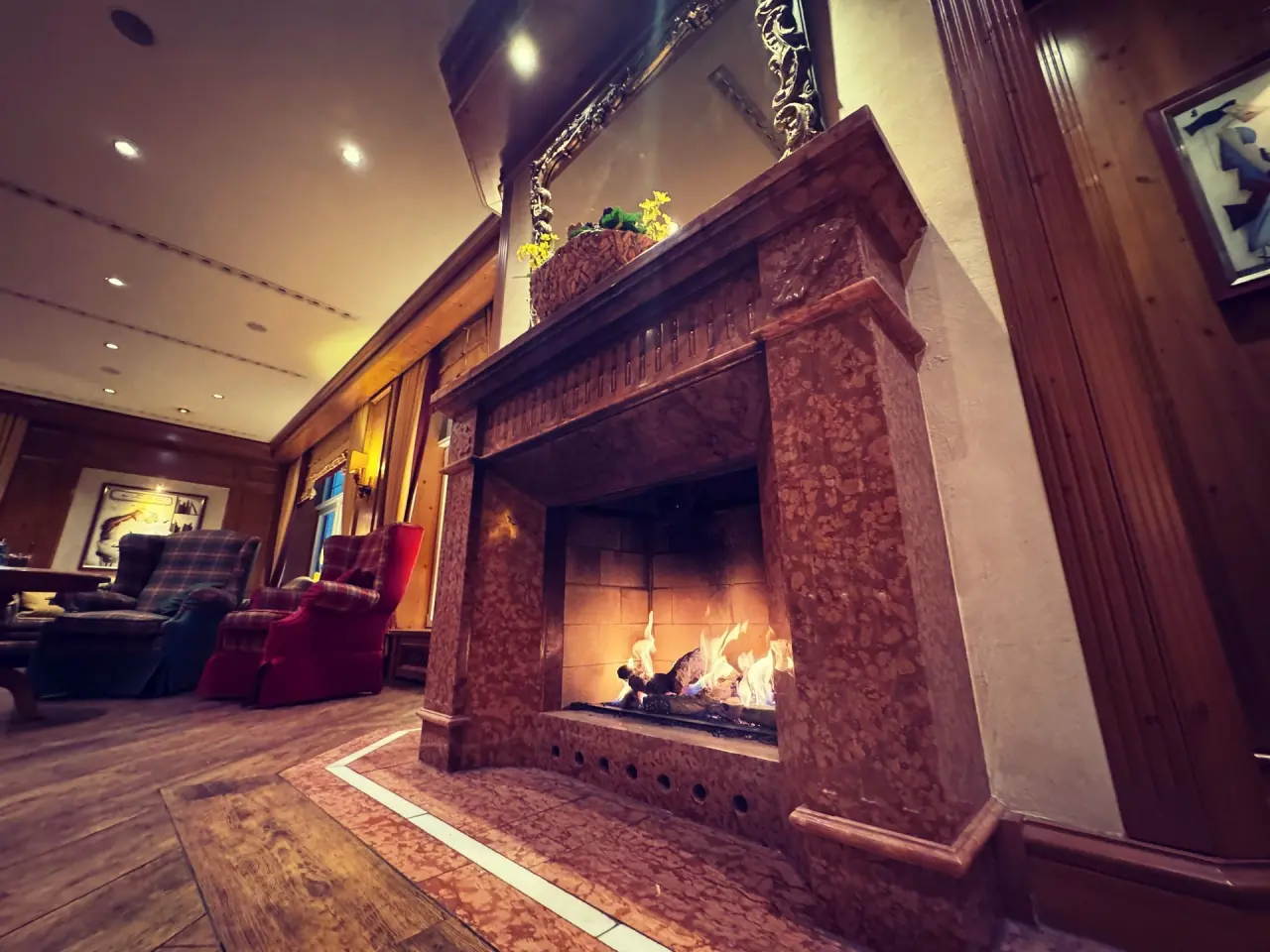 Revita Wellnesshotel in Bad Lauterberg – Kamin in der gemütlichen Hotellounge | Wellnesshotel Harz