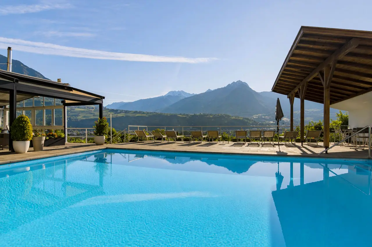 Bio- & Wellnesshotel PAZEIDER in Marling – Außenpool mit Alpenpanorama | Wellnesshotel Südtirol