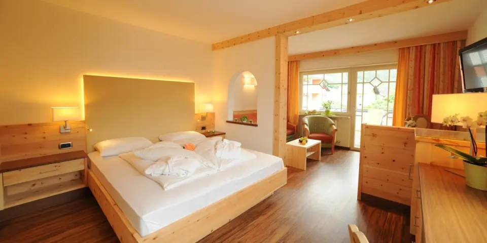 Aktiv- & Wellnesshotel Zentral in Prad am Stilfser Joch – Komfortables Doppelzimmer mit Holzelementen | Wellnesshotel Südtirol