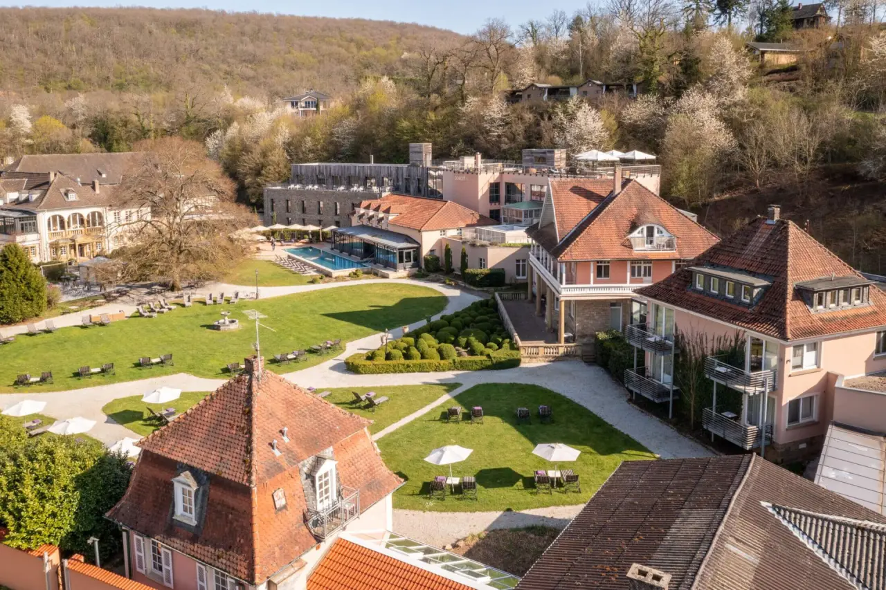 BollAnts Spa im Park in Bad Sobernheim – Weitläufige Hotelanlage aus der Vogelperspektive | Wellnesshotel Nahe