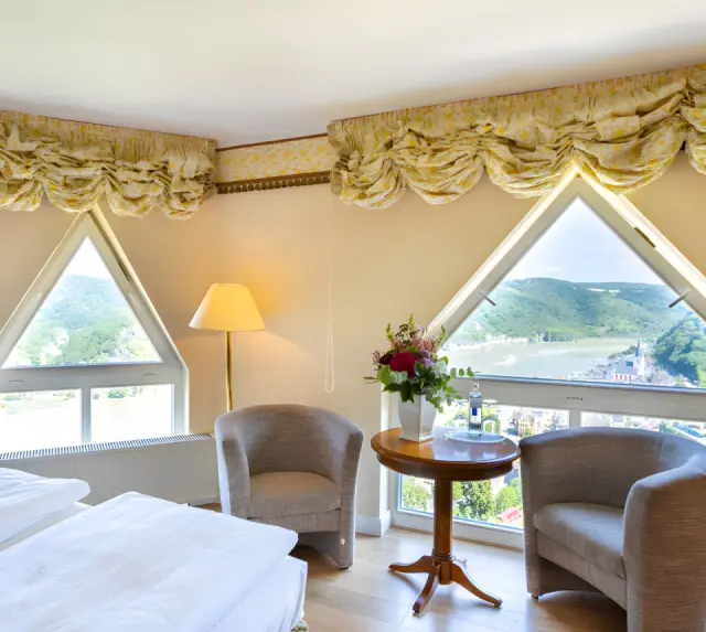 Hotel Schloss Rheinfels in St. Goar – Komfortables Hotelzimmer mit einzigartigem Rheinblick | Wellnesshotel Mittelrhein