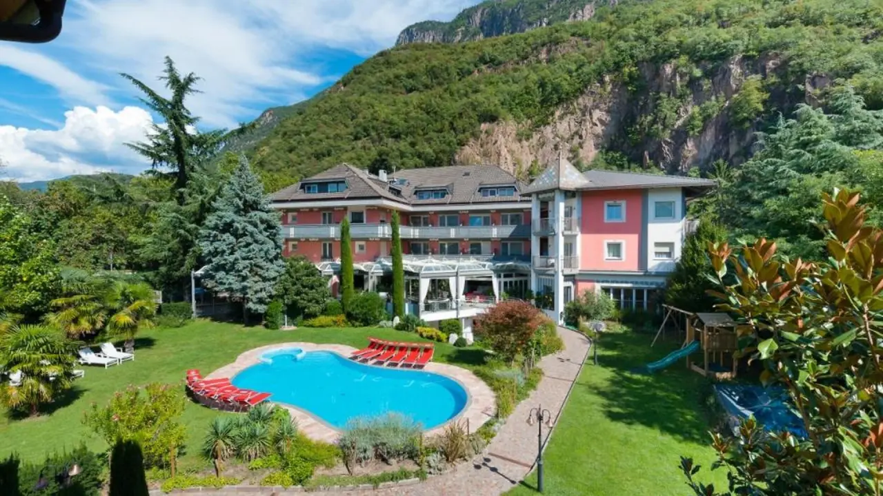 Business Resort Parkhotel Werth in Bozen – Hotelanlage mit Außenpool und Garten | Wellnesshotel Südtirol