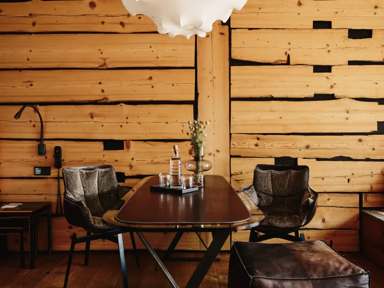 5* Boutique Hotel DasPosthotel in Zell am Ziller – Gemütlicher Essbereich im Hotelzimmer | Wellnesshotel Zillertal