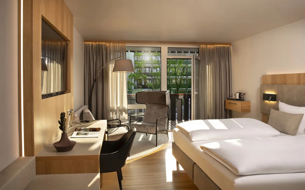 Johannesbad Hotel Königshof in Bad Füssing – Elegantes Doppelzimmer mit Balkon | Wellnesshotel Niederbayern