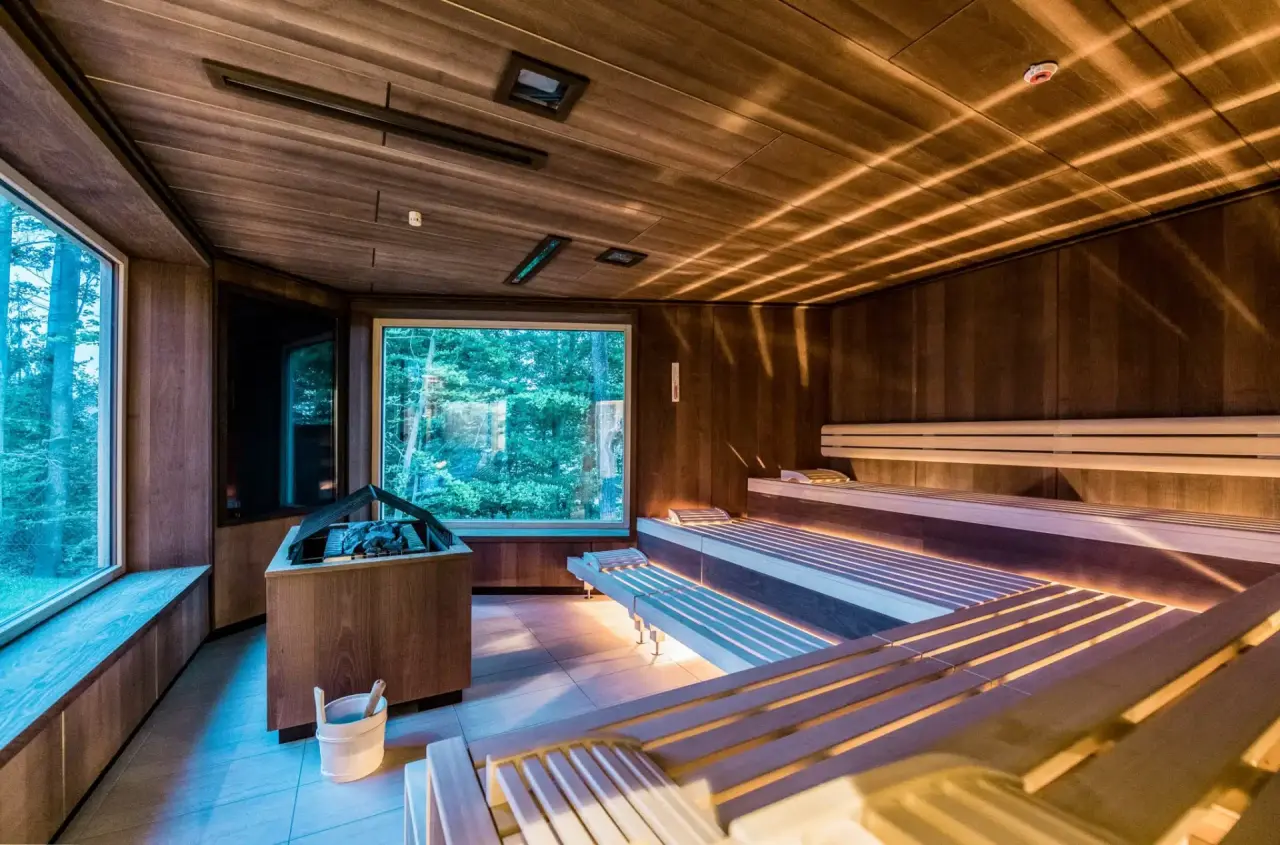 Das Balance SPA & GOLF Hotel in Pörtschach – Panorama-Sauna mit Waldblick | Wellnesshotel Wörthersee