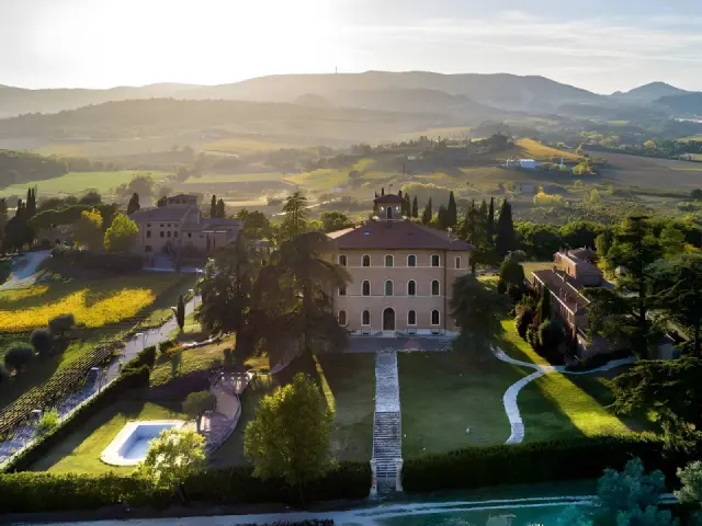 Precise Tale Poggio Alla Sala in Chianciano Terme – Panoramablick auf Hotel und toskanische Landschaft | Wellnesshotel Toskana
