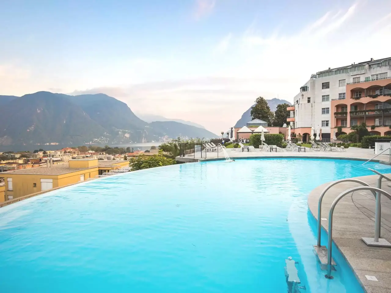 Villa Sassa Hotel Residence & SPA in Lugano – Infinity-Pool mit Panoramablick auf den See | Wellnesshotel Tessin