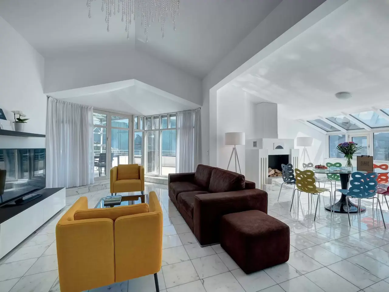 Villa Sassa Hotel Residence & SPA in Lugano – Geräumige Suite mit modernem Wohnbereich | Wellnesshotel Tessin