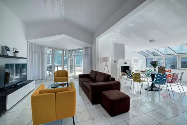 Villa Sassa Hotel Residence & SPA in Lugano – Moderne Suite mit Wohnbereich und Esszimmer | Wellnesshotel Tessin