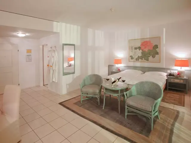 Villa Sassa Hotel Residence & SPA in Lugano – Gemütliches Doppelzimmer mit Bademänteln | Wellnesshotel Tessin