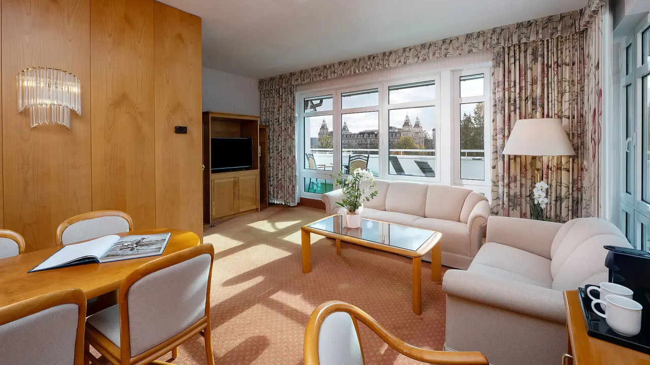 Maritim Hotel Bad Wildungen in Bad Wildungen – Geräumige Suite mit Wohn- und Essbereich | Wellnesshotel Hessen