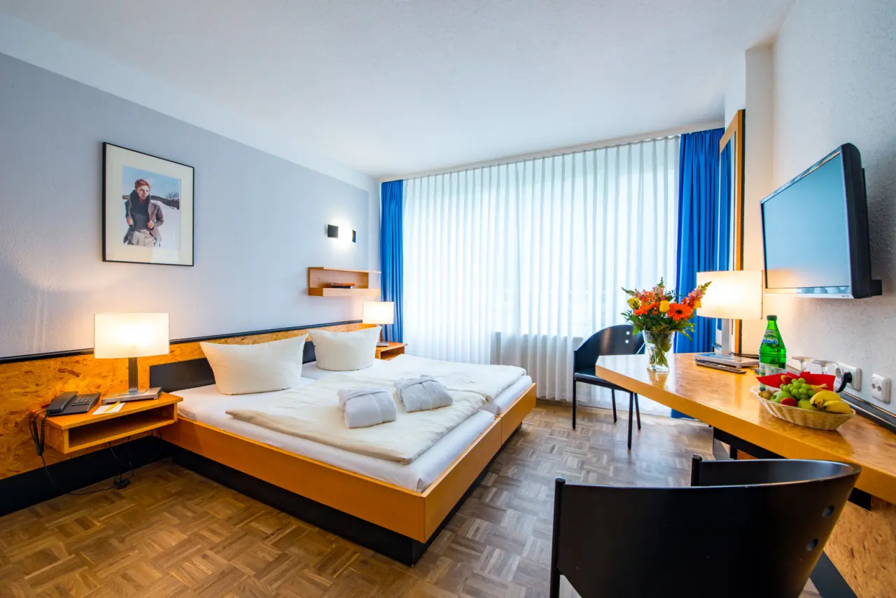 Hotel an der Therme Bad Sulza in Bad Sulza – Komfortables Doppelzimmer mit Holzelementen | Wellnesshotel Thüringen