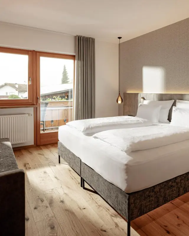 Panoramahotel Huberhof in Terenten – Freundliches Doppelzimmer mit Balkonzugang | Wellnesshotel Südtirol