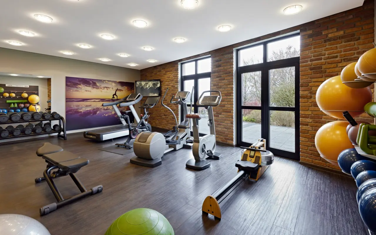 Lindner Hotel & Sporting Club Wiesensee in Westerburg – Moderner Fitnessraum mit Geräten | Wellnesshotel Westerwald